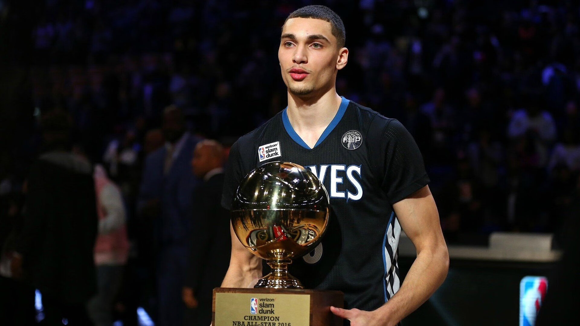 体育竞技场面激烈紧张，观众眼前一亮，描写体育竞技场面的片段